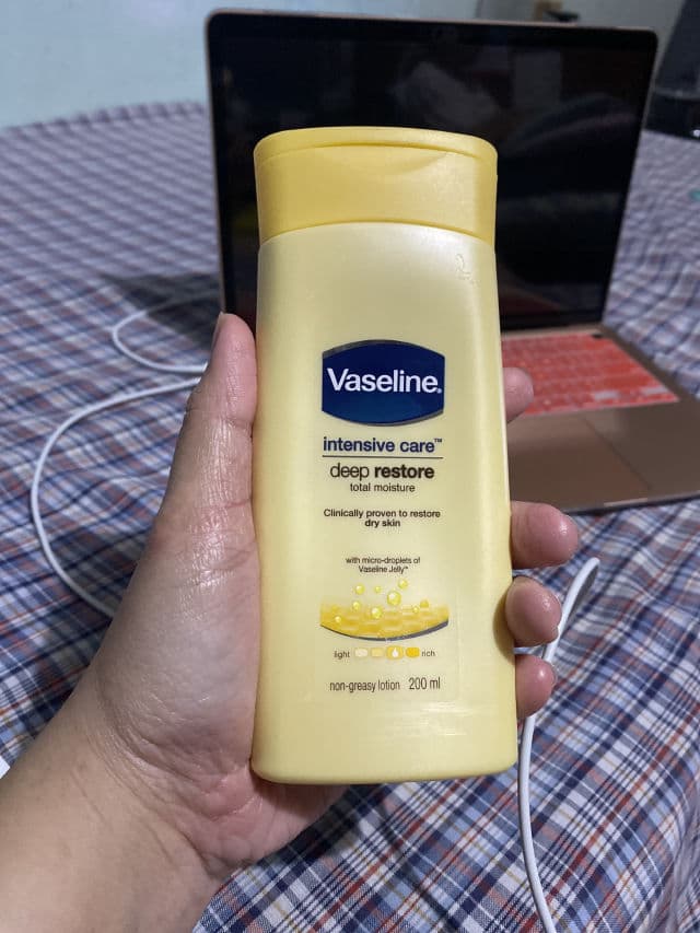 Vaseline Intensive Care™ Essential Healing Lotion review photo by AngelicaKiac