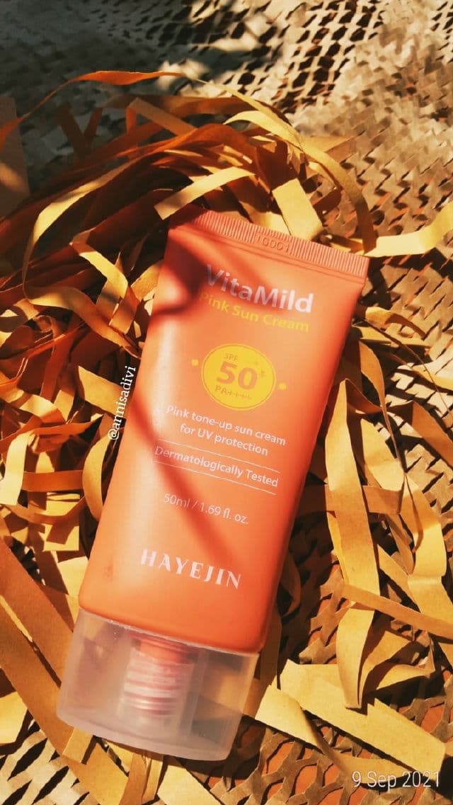 HAYEJIN VitaMild Pink Sun Cream SPF50+ PA++++ review photo by Annisadivi