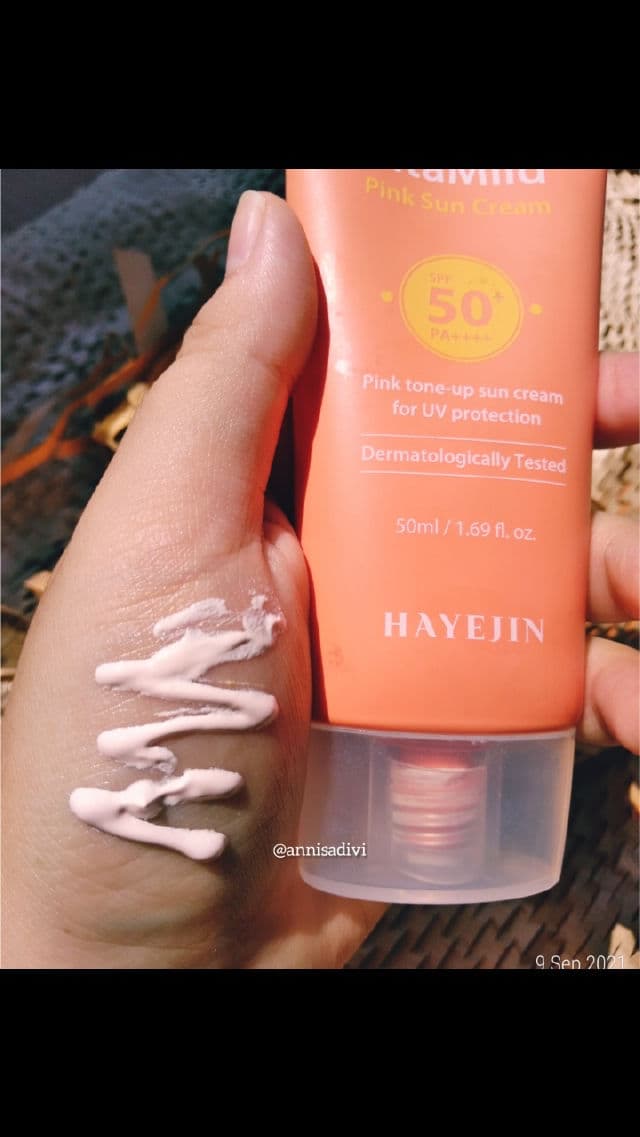 HAYEJIN VitaMild Pink Sun Cream SPF50+ PA++++ review photo by Annisadivi