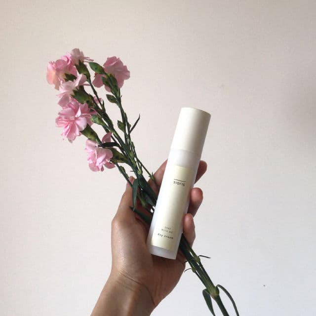 Sioris Stay With Me Day Cream review photo by Ariana