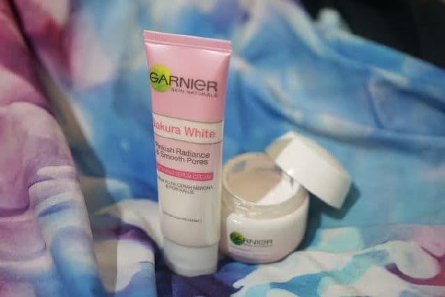 Garnier Sakura White Pinky Radiance & Smooth Pores Whitening Serum Cream SPF21/PA+++ review photo by Atasya99