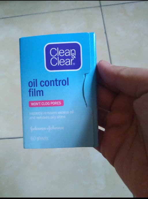 Clean & Clear Oil-Absorbing Sheets review photo by pparuhwaktu