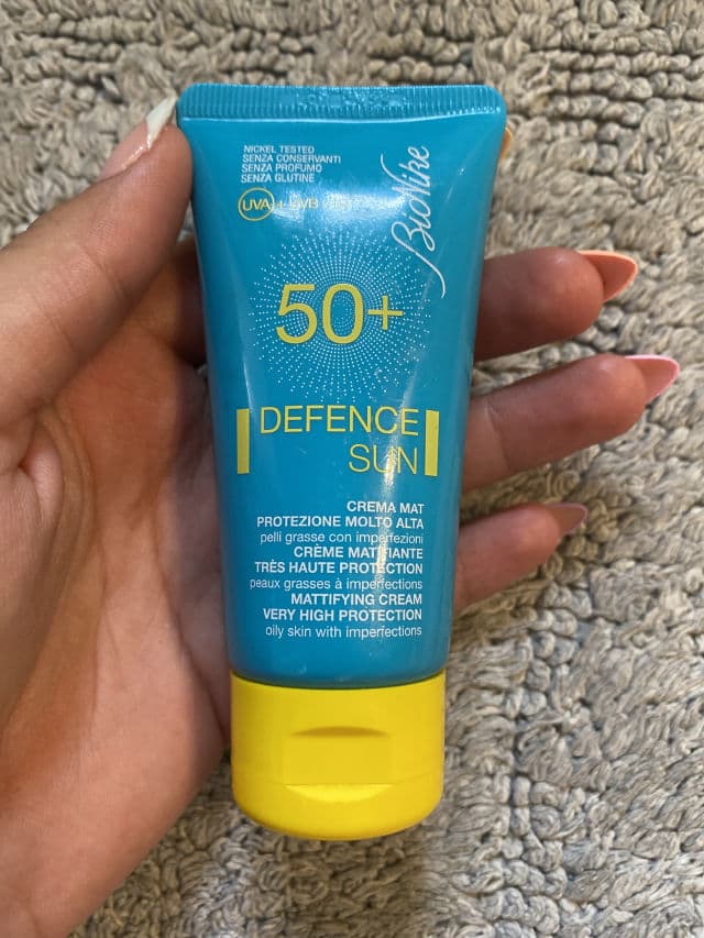BioNike Defence Sun Cream Mat SPF 50+ review photo by Auroraa