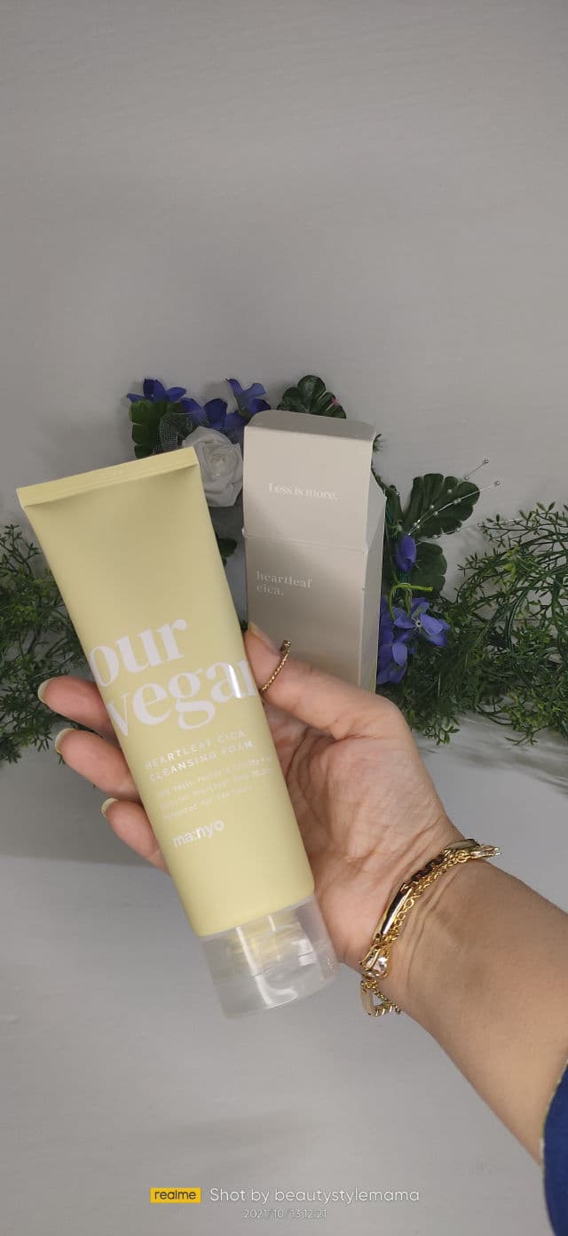 manyo Our Vegan Heartleaf Cica Cleansing Foam review photo by Beautystylemama