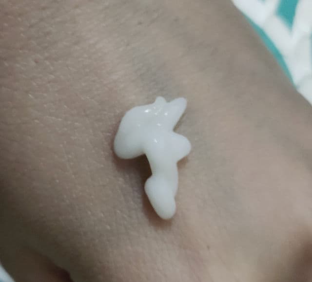 Sioris Stay With Me Day Cream review photo by ghazalabeautystyle
