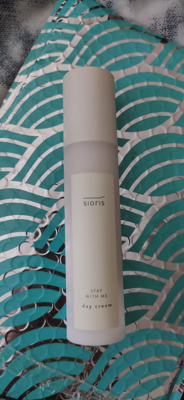 Sioris Stay With Me Day Cream review photo by ghazalabeautystyle