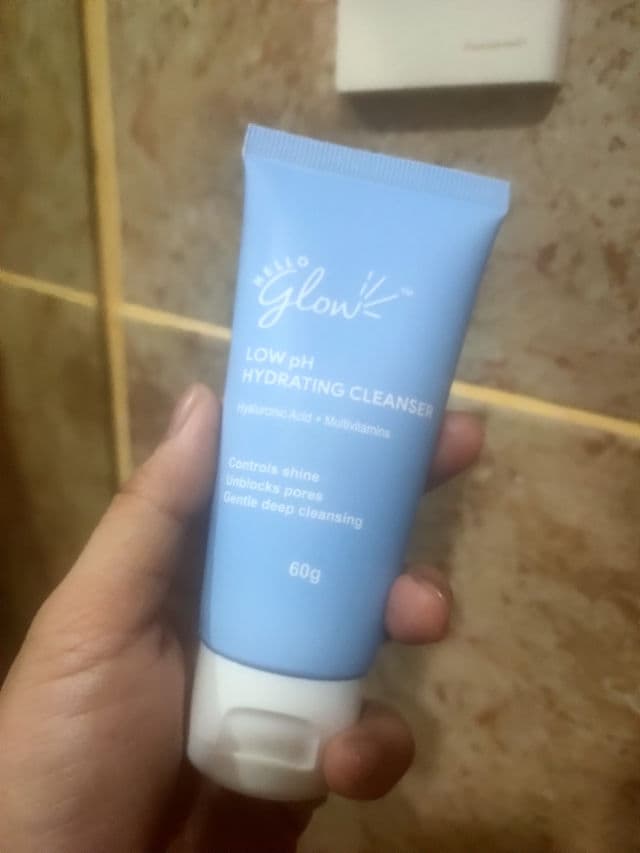 Hello Glow Low pH Hydrating Cleanser review photo by Beautywithin