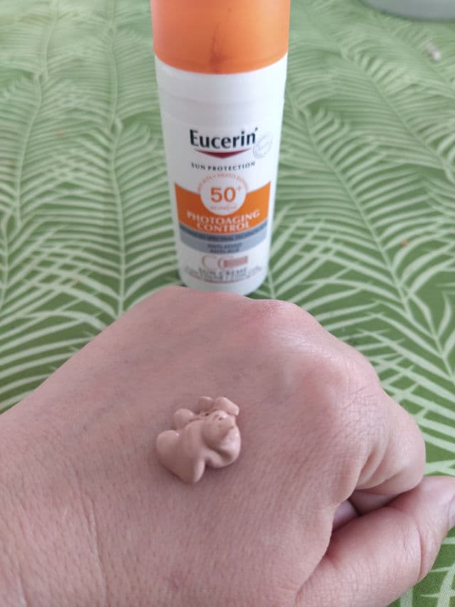 Eucerin Photoaging Control CC Tinted Cream Fair SPF 50+ review photo by Bibianarg