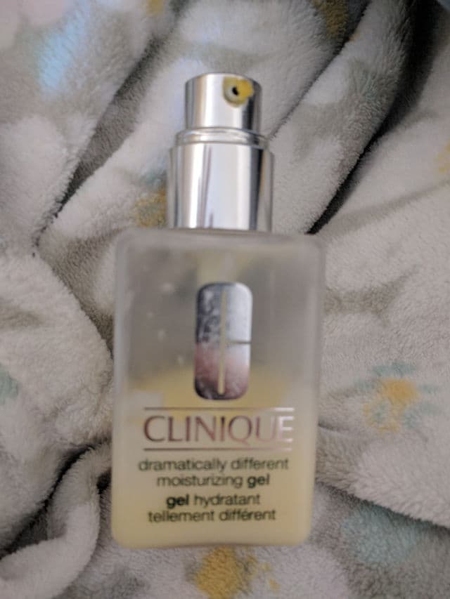 Clinique Dramatically Different Moisturizing Gel review photo by Buhbles