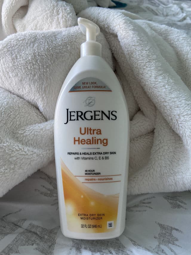 Jergens Ultra Hydrating Daily Moisturizer review photo by pasteltulips