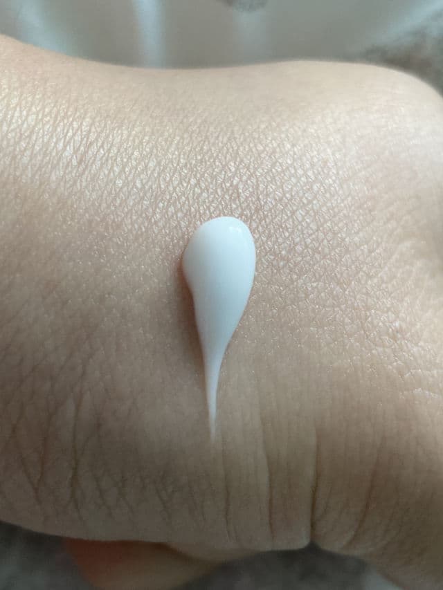Jergens Ultra Hydrating Daily Moisturizer review photo by pasteltulips
