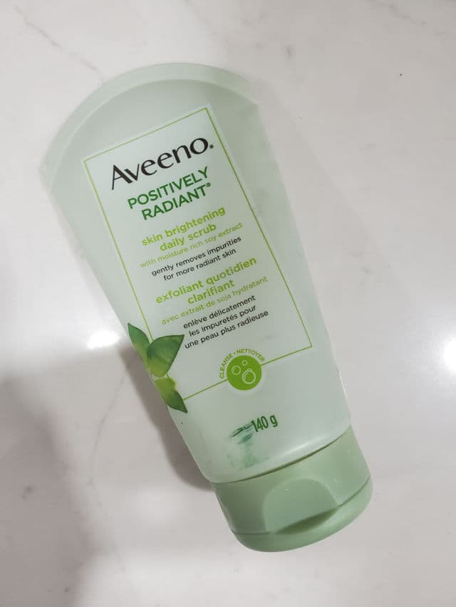 Aveeno Active Naturals Positively Radiant Scrub review photo by CarolRolzyy