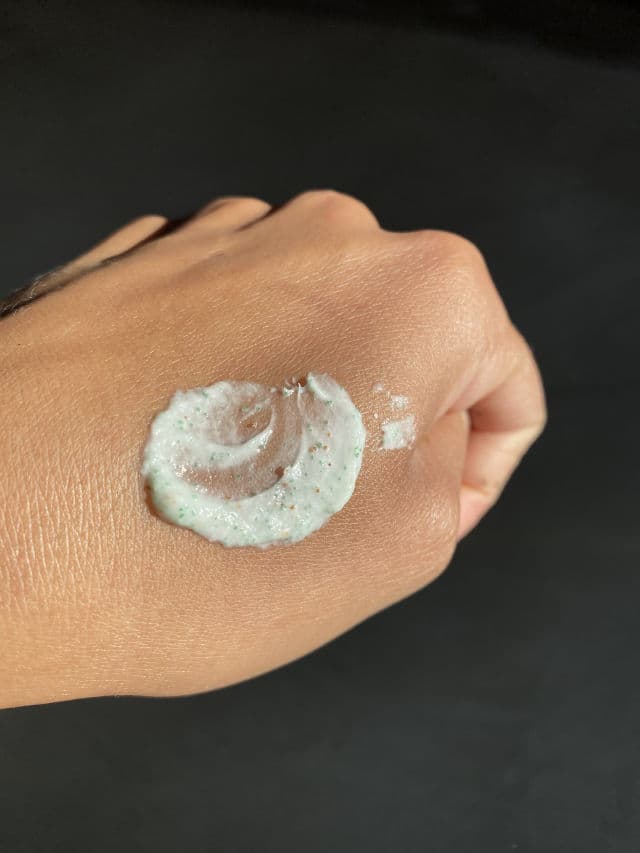 Himalaya Purifying Neem Scrub Normal to Oily Skin review photo by Carolinaa