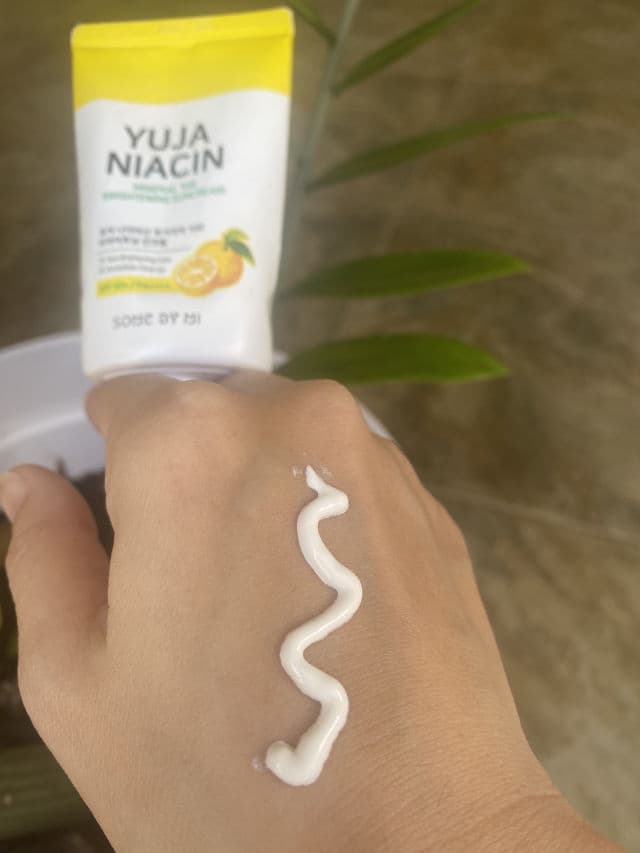 Some By Mi Yuja Niacin Mineral 100 Brightening Suncream review photo by Cecileetobelix