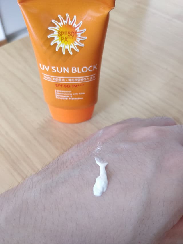 ekel UV Sun Block with SPF 50/ PA+++ review photo by Cedric