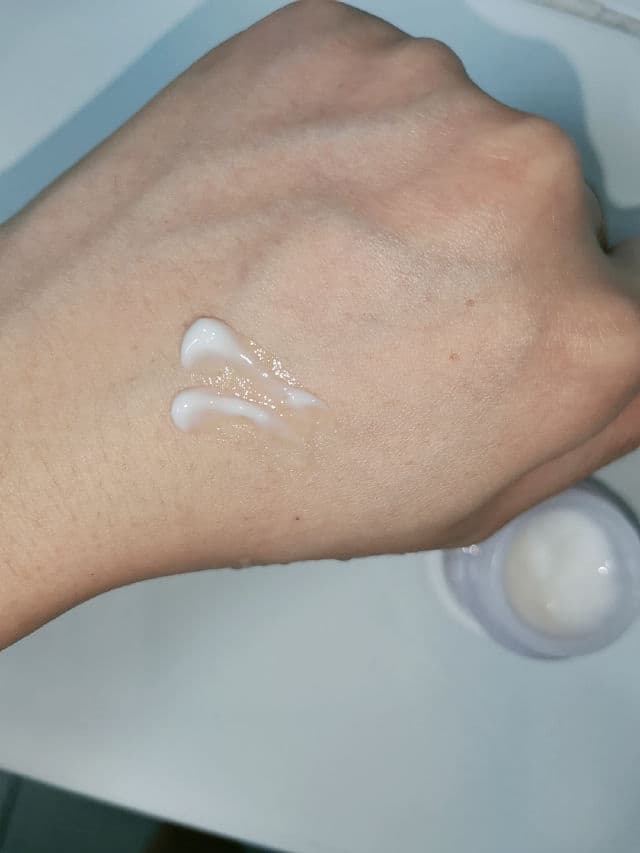 fresh Rose & Hyaluronic Acid Deep Hydration Moisturizer review photo by Cheersskin