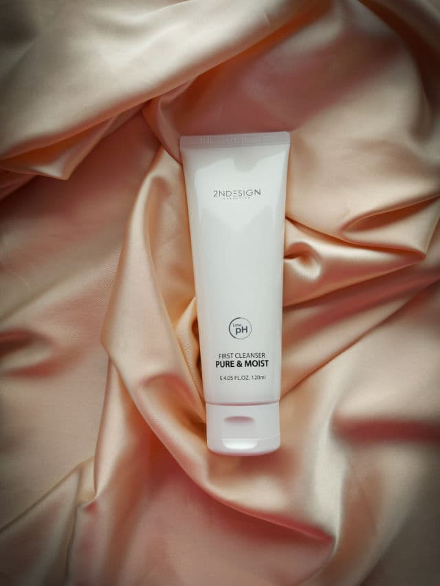 2NDESIGN First Cleanser Pure & Moist  review photo by Chillwithsunscreen