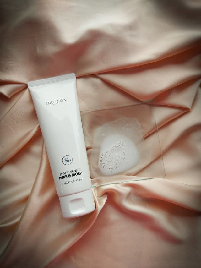 2NDESIGN First Cleanser Pure & Moist  review photo by Chillwithsunscreen