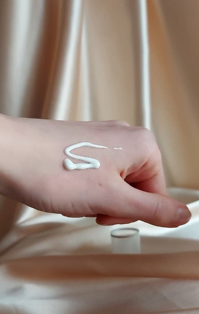 RoC Soleil Protect Fluide High Tolerance Comfort Fluid SPF 50 review photo by Chillwithsunscreen