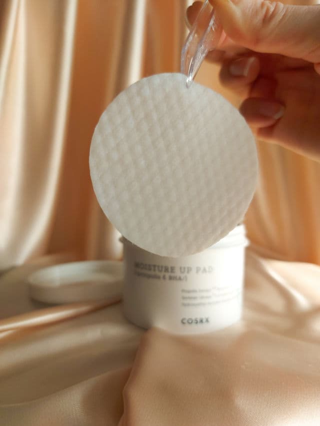 COSRX One Step Moisture Up Pad review photo by Chillwithsunscreen