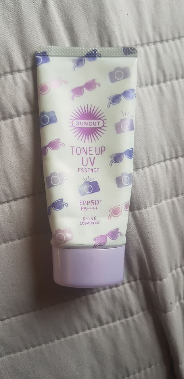 Kose Suncut Tone Up UV Essence SPF50+ PA++++ review photo by DayaneSaiga