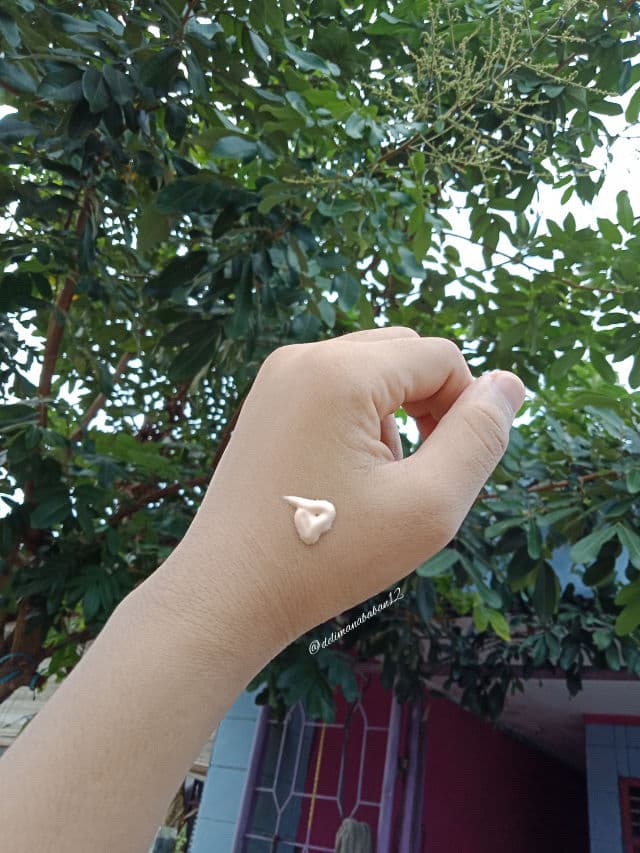 Bellflower Carrot Mild Sunscreen SPF50+/PA++++ review photo by Delima____12 