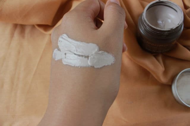 INNISFREE Jeju Volcanic Pore Clay Mask review photo by DewiNurasiah