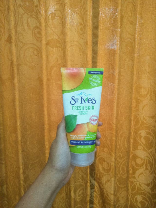 St. Ives Fresh Skin Apricot Scrub review photo by Trisnaar
