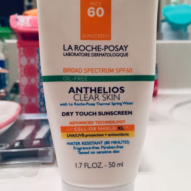 La Roche-Posay Anthelios Clear Skin Dry Touch Sunscreen Broad Spectrum SPF 60 review photo by Domvjohn