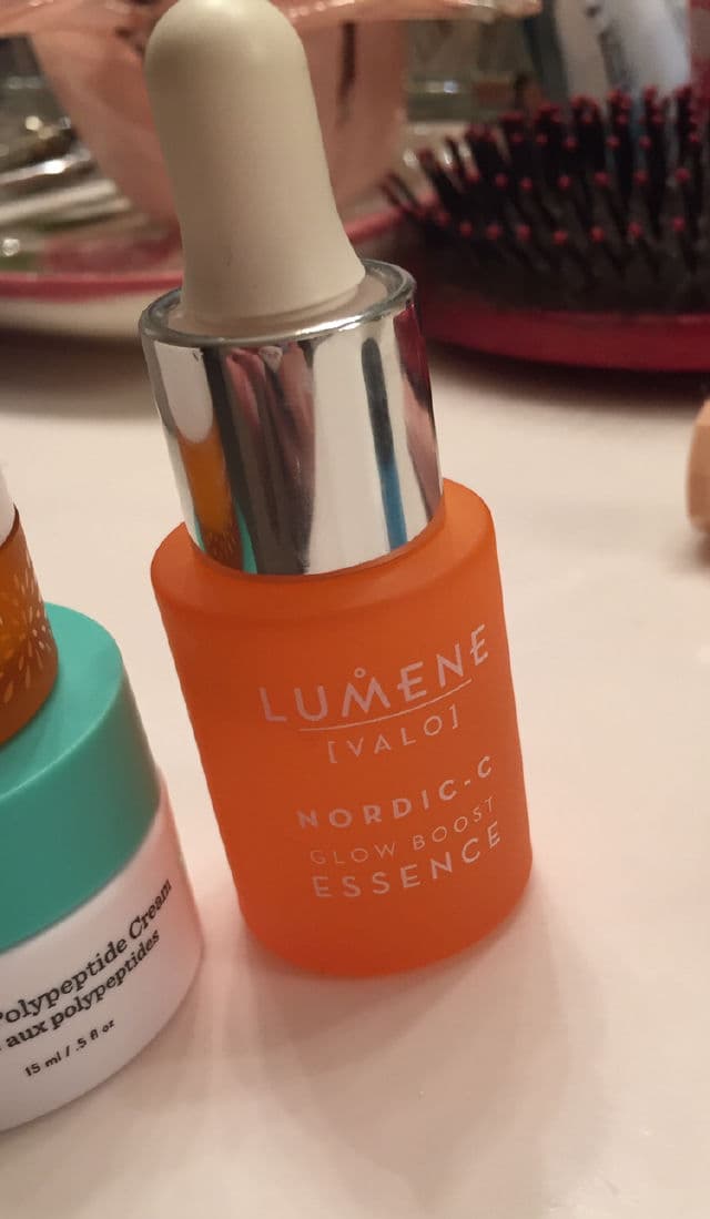 Lumene Nordic-C Valo Glow Boost Essence review photo by Domvjohn