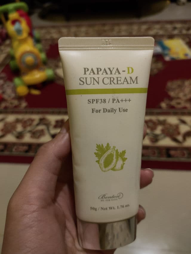 BENTON Papaya D-Sun Cream SPF 38/PA+++ review photo by Dramom