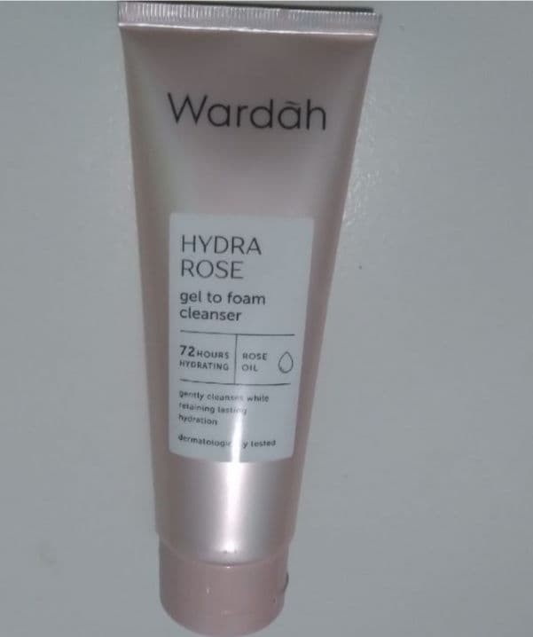 Wardah Hydra Rose Gel-to-Foam Cleanser review photo by Dwi6