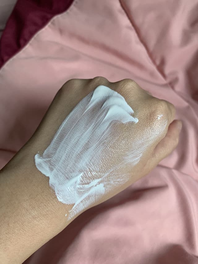 Olay Complete Lotion Moisturizer with SPF 30 Sensitive review photo by Dyarra