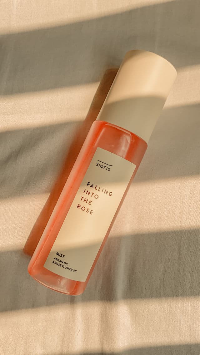 Sioris Falling Into The Rose Mist review photo by Elai