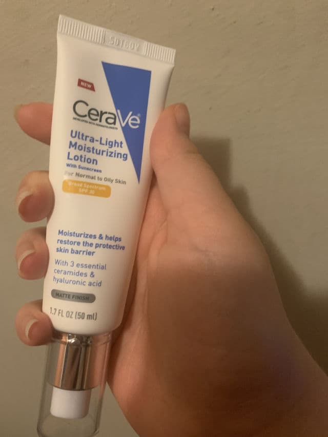 CeraVe Ultra-Light Moisturizing Lotion SPF 30 review photo by Emoryyy