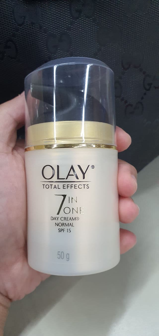 Olay Total Effects 7-in-1 Anti-Aging UV Moisturizer Plus Touch of Foundation review photo by EverydayMonday