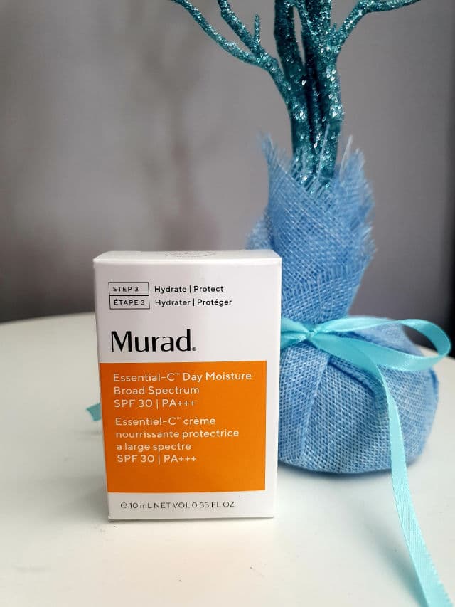 Murad Essential-C Day Moisture Broad Spectrum SPF 30/PA+++ review photo by Ewalip04