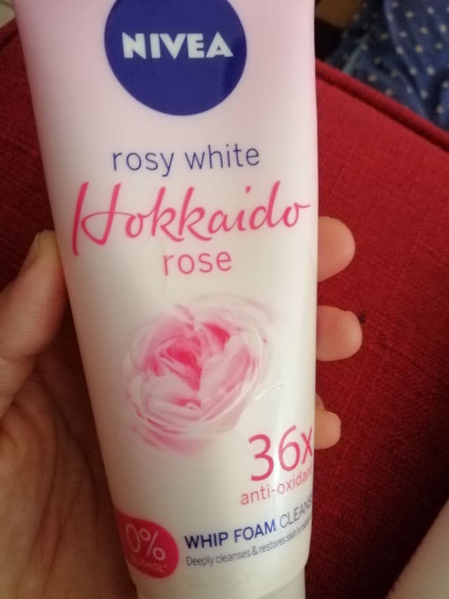 Nivea Rosy White Hokkaido Rose Whip Foam review photo by FadhilahZulkifly