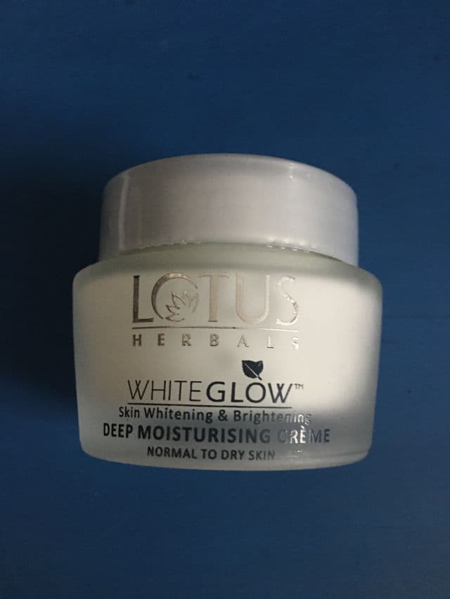 Lotus Herbals Skin Whitening and Brightening Gel Cream SPF 25 review photo by Farhina