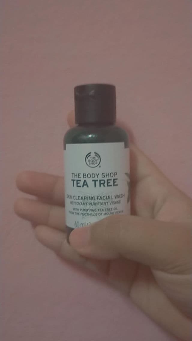 The Body Shop Tea Tree Skin Clearing Facial Wash review photo by Fatynn