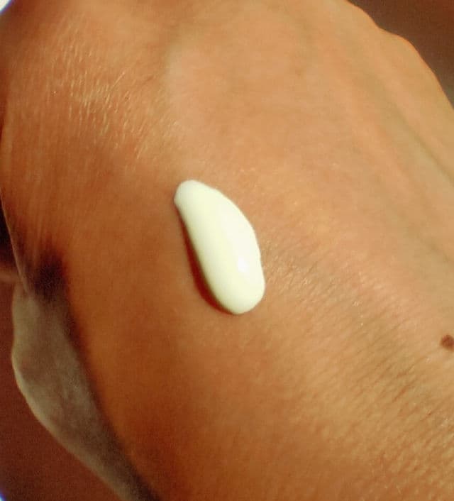 SVR Sun Secure Fluide SPF50+ review photo by FrenchyPeach19