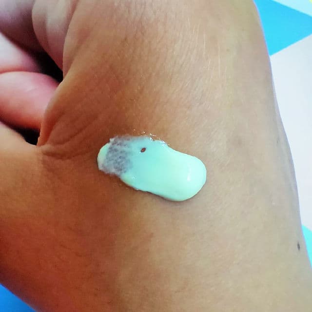 SVR Sebiaclear Creme SPF50 review photo by FrenchyPeach19