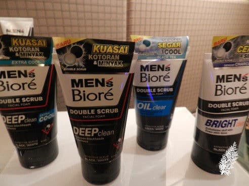 Biore Men's Double Scrub Facial Foam Bright Clean review photo by Gigeo