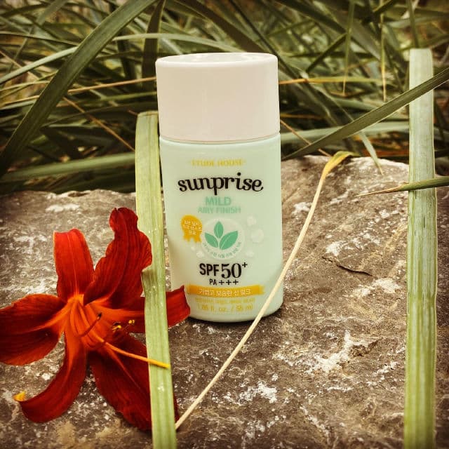 ETUDE Sunprise Mild Airy Finish Sun Milk SPF50+ PA++++ review photo by Glowyforever