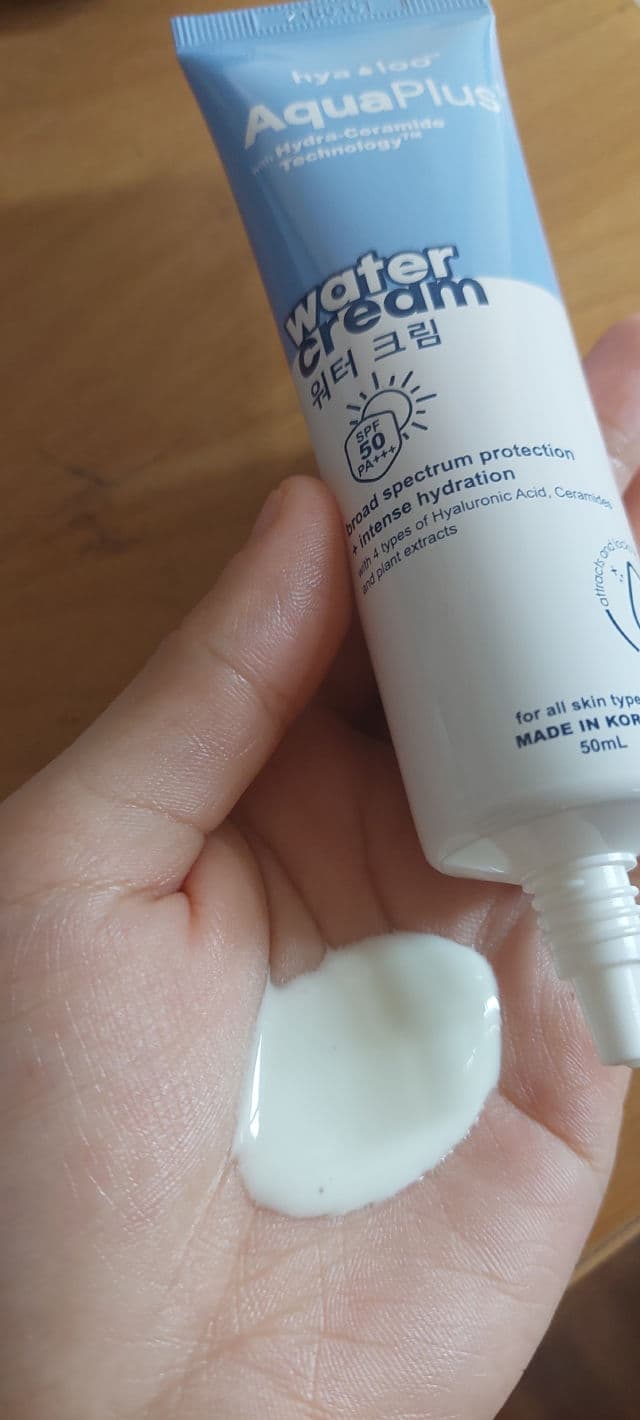 Hyaloo Glow Boost Water Cream SPF 50 PA +++ review photo by Gray17