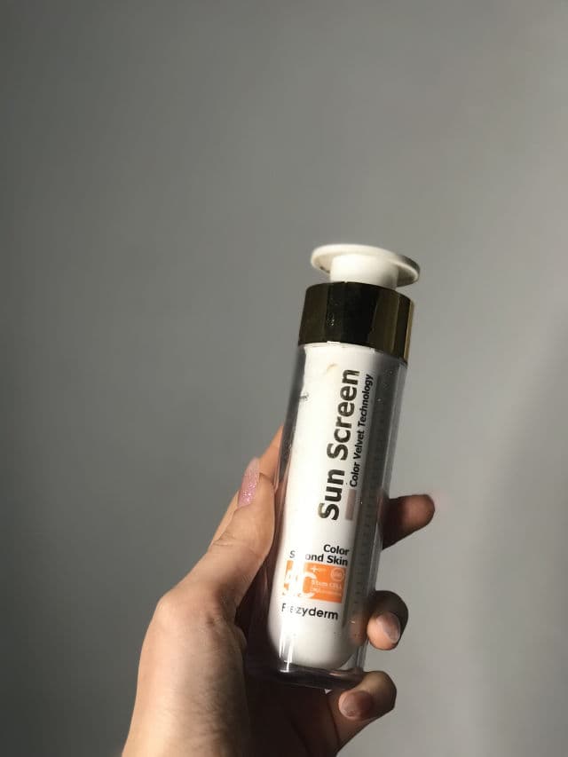 FrezyDerm Sun Screen Color Velvet Face Cream SPF 50+ review photo by Grethi