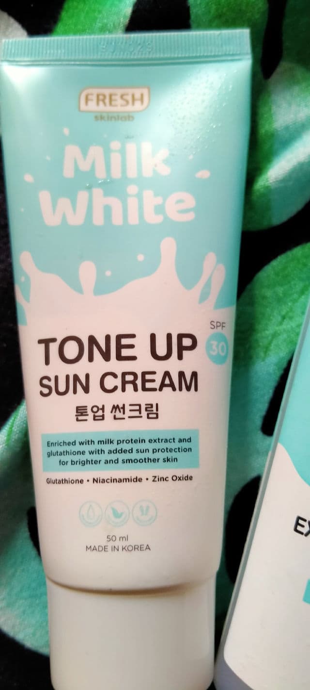 Fresh Skinlab Milk White Tone Up Sun Cream SPF30 review photo by Guanxin