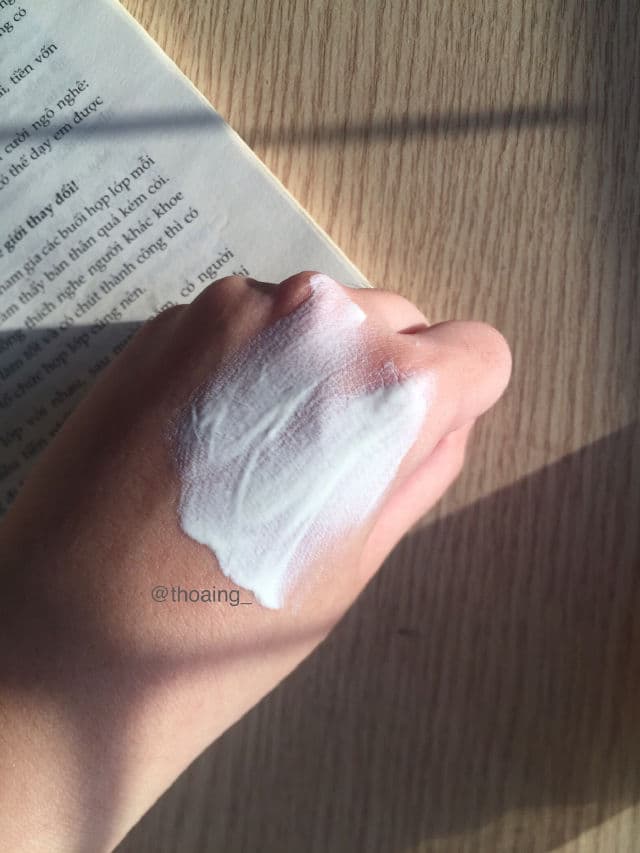 La Roche-Posay Anthelios XL Non-Perfumed Dry Touch Gel Cream SPF50+ review photo by Vivianie