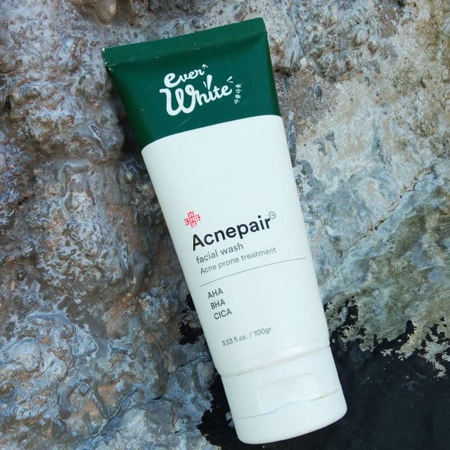 Everwhite Acnepair Facial Wash review photo by Hanifahnrd