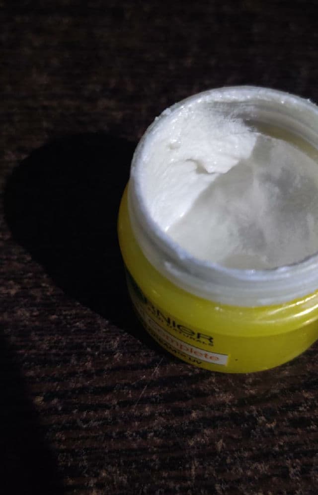 Garnier Bright Complete Vitamin C Yoghurt Night Cream review photo by Hawwa